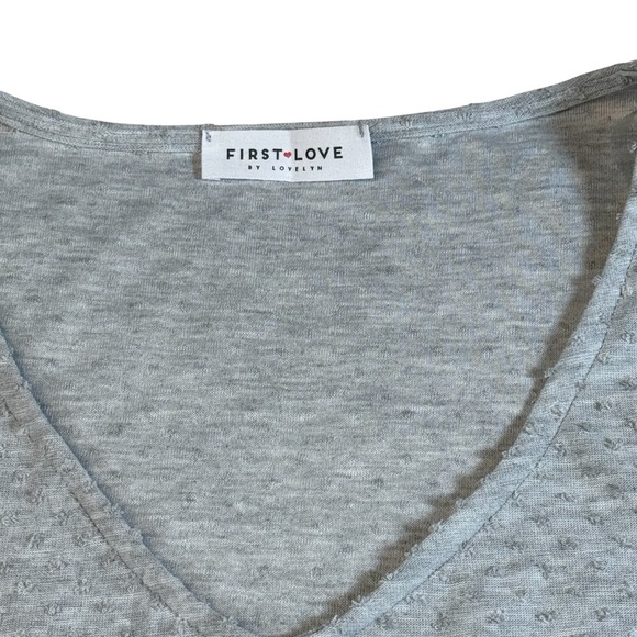 First Love By Lovelyn Blouse Womens Medium Gray Short Sleeve V-Neck Top - Picture 2 of 3